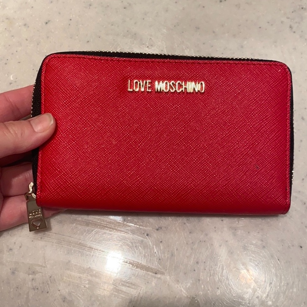 Red love moschino wallet